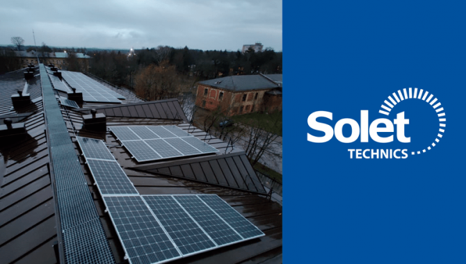 Solet technics įrengta saulės elektrinė (saulės jėgainė) su lietuviškais fotovoltiniais moduliais (saulės baterijos) ant alytaus nakvynės namų pastato