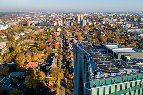 Solet-Technics-irenge-saules-jegaine-Vilniaus-dangoraizyje