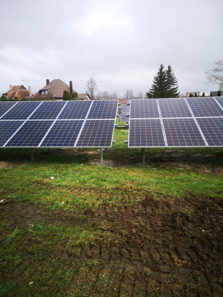 saulės elektrinė ant žemės