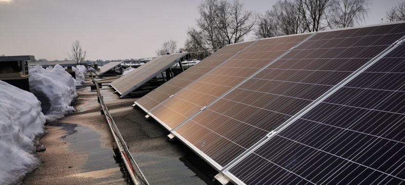 veikia saulės elektrinė žiemą