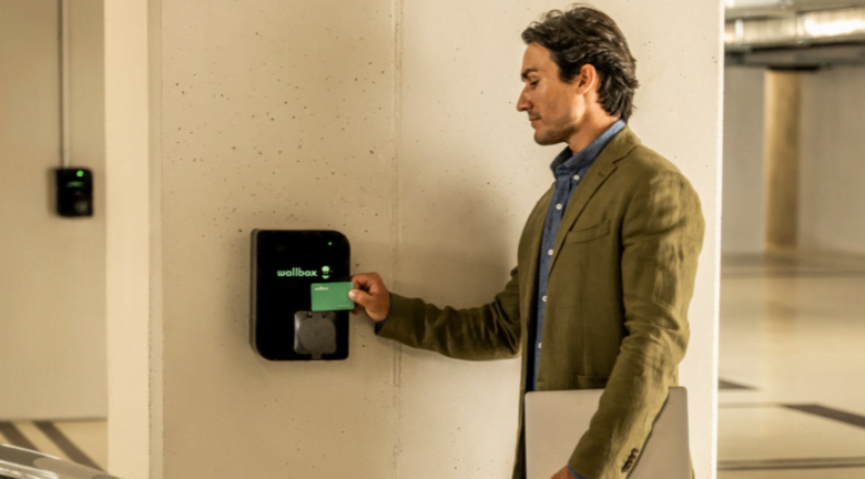 Dažniausiai girdimi mitai apie elektromobilius (EV) ir įkrovimo stoteles