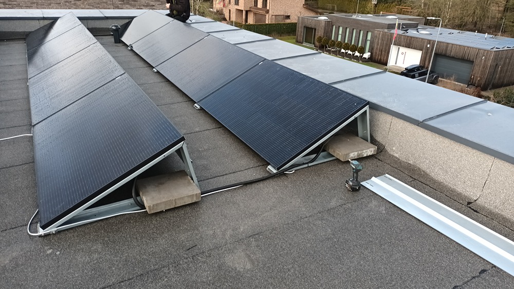 saules elektrine vilniuje ant plokscio stogo, solet moduliai, solax keitklis