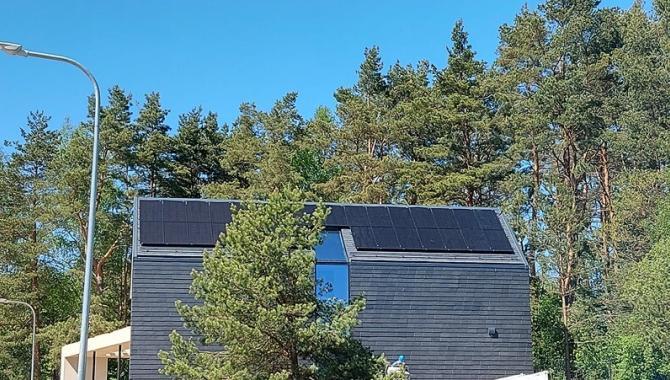 saules elektrine ant modernaus namo