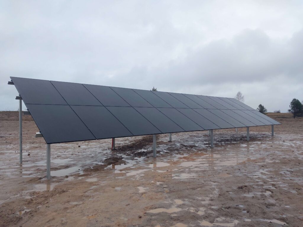 antžeminė 10 kw saulės jėgainė tuščiame lauke