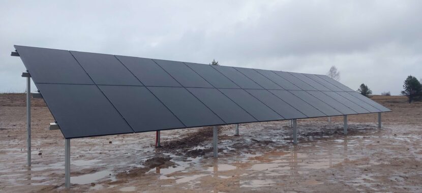antžeminė 10 kw saulės jėgainė tuščiame lauke