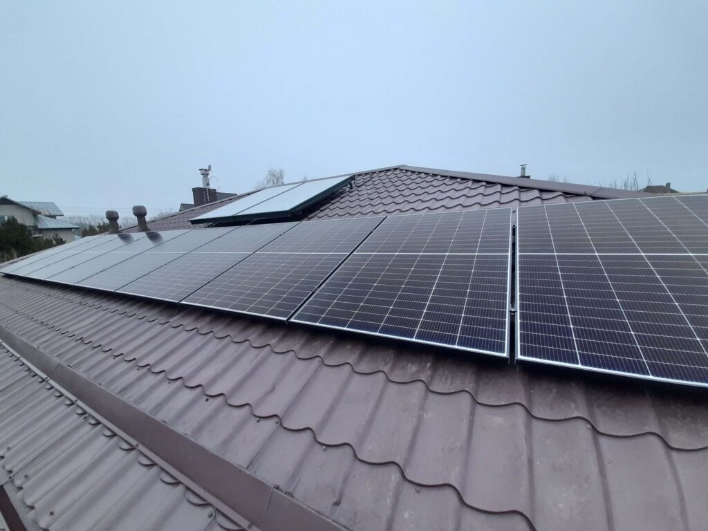 5,9 kW saulės jėgainės projektas ant stogo Kaune