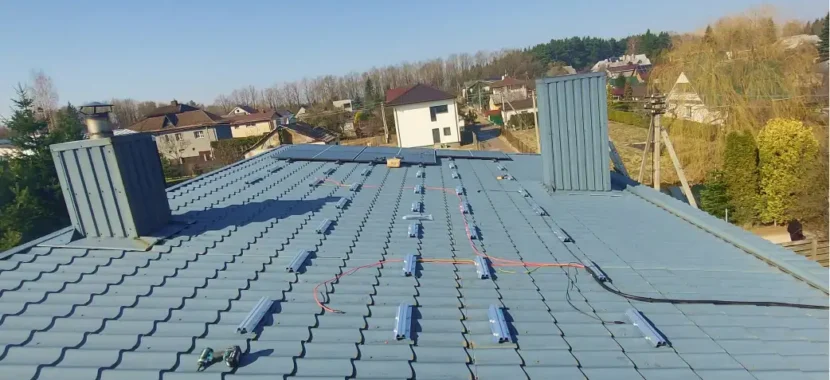 8 kW saulės jėgainės motavimas ant stogo Vilniuje