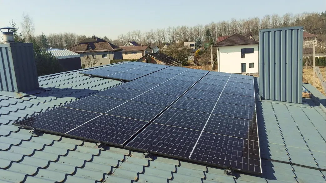 8 kW saulės jėgainės motavimas ant stogo Vilniuje