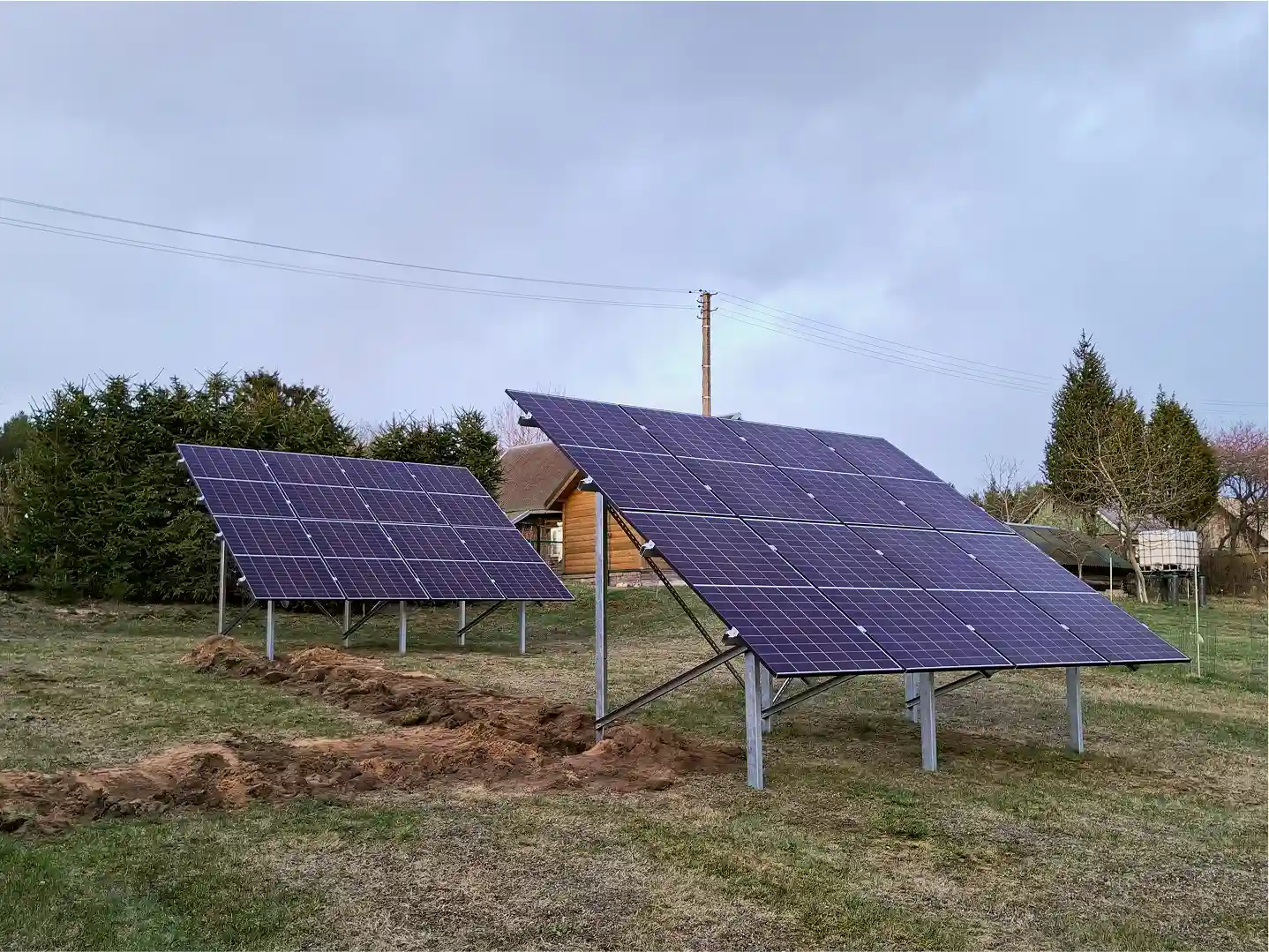8 kW antžeminė saulės elektrinė Varėnos rajone