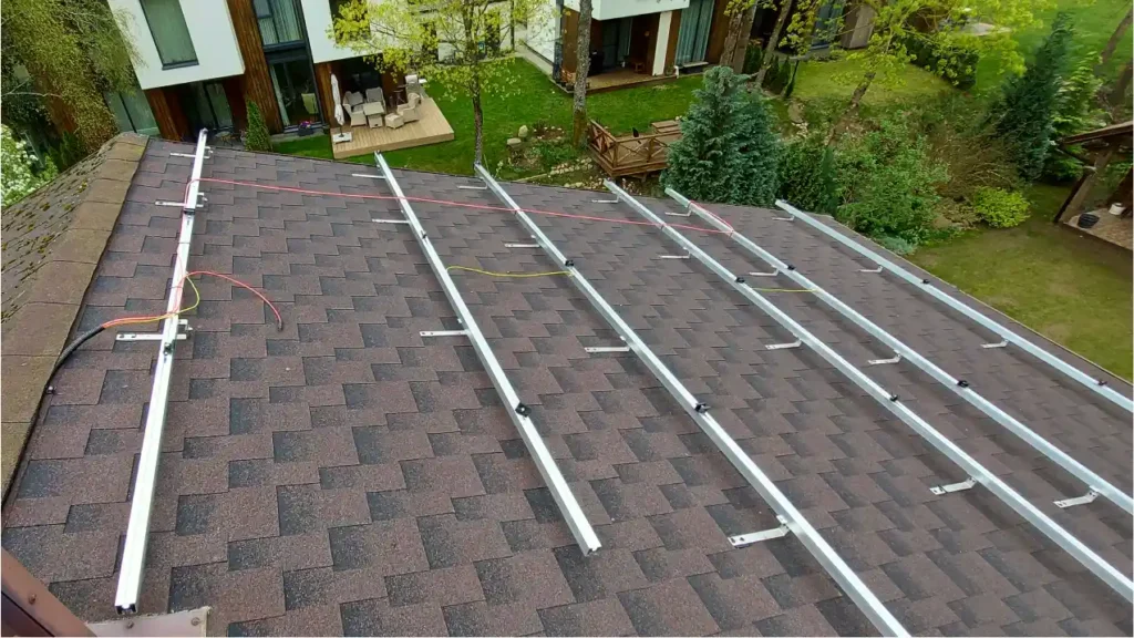 10 kW elektrinės konstrukcija ant stogo Vilniaus rajone