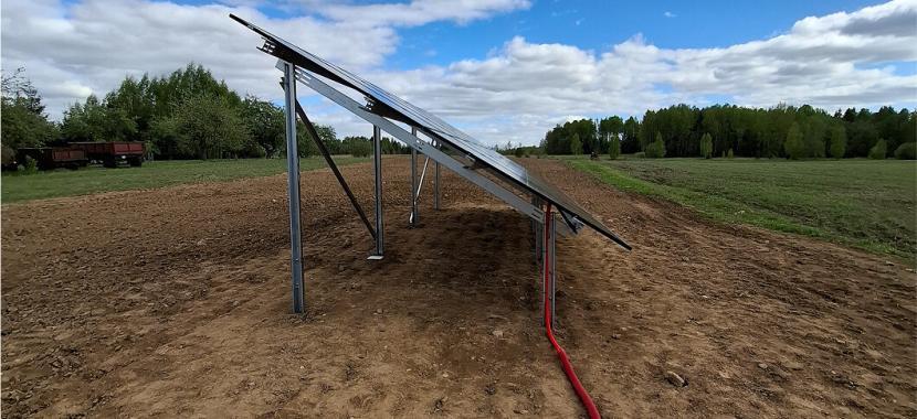 7 kW saulės elektrinės ant žemės iš šono