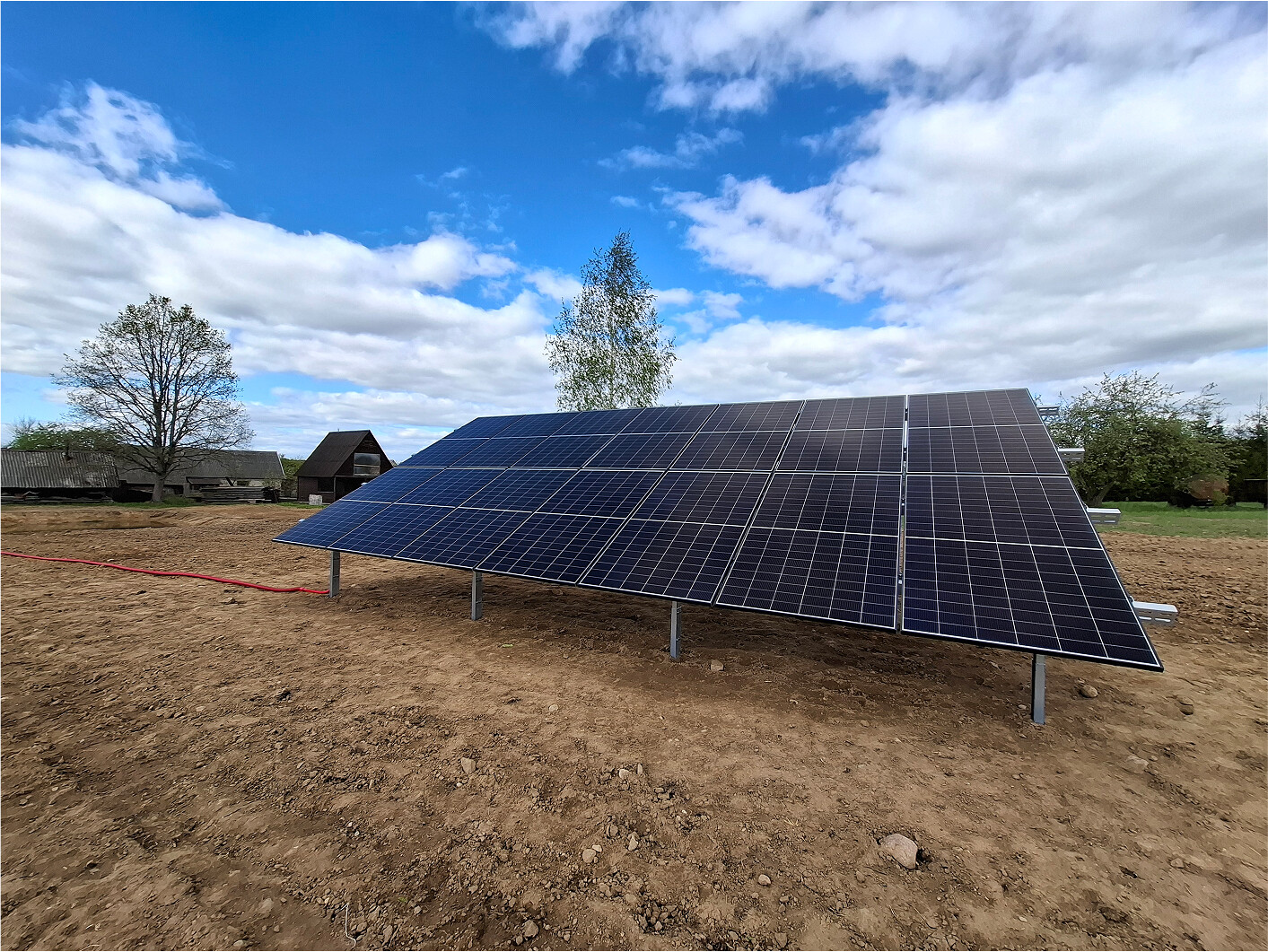 7 kW saulės elektrinė ant žemės