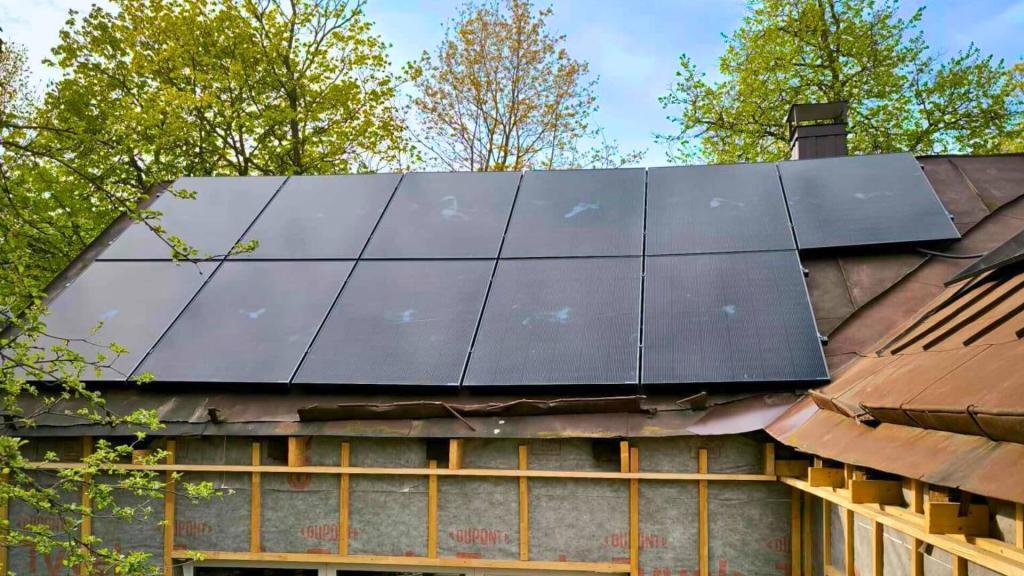 10 kw saulės elektrinė ant stogo, jinko moduliai