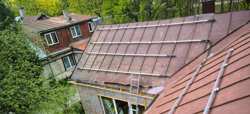 saules elektrines montavimo konstrukcijos "Corab" ant valcuoto stogo