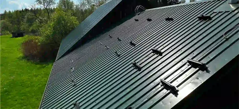 8 kW saulės moduliai ant stogo Vilniuje montavimas