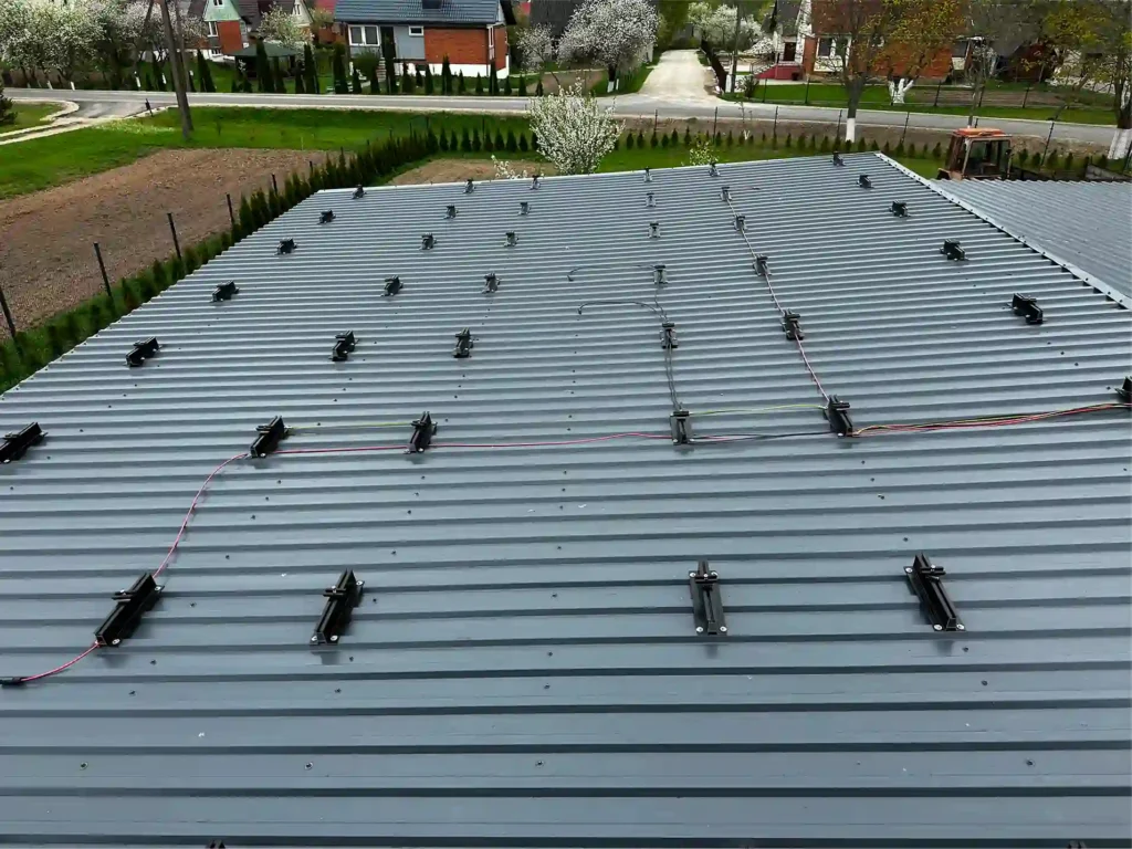10 kW saulės moduliai ant stogo Vilniaus rajone – nuotrauka 1
