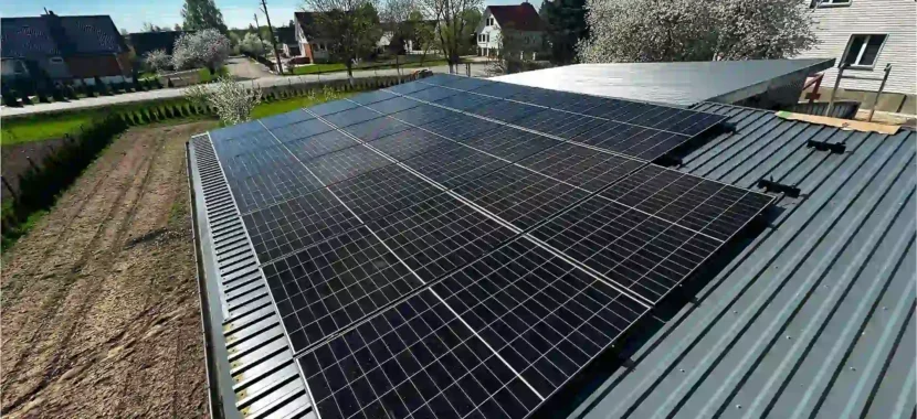 10 kW saulės moduliai ant stogo Vilniaus rajone
