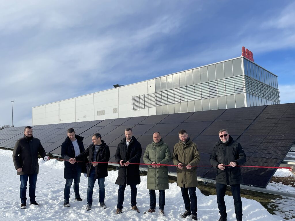 50 kW antžeminė saulės elektrinė ABB atstovybėje, Lietuvoje – nuotrauka 1