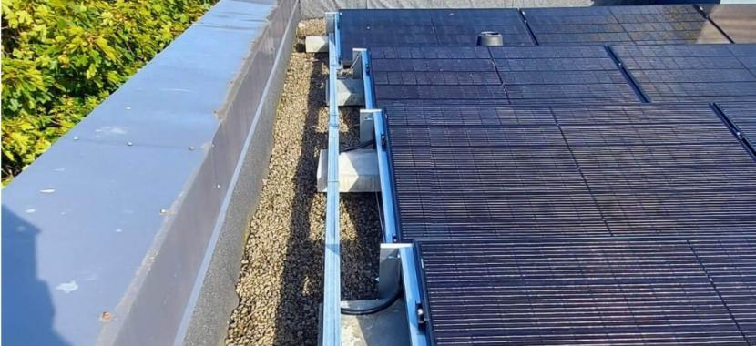 saules moduliai sumontuoti ant stogo