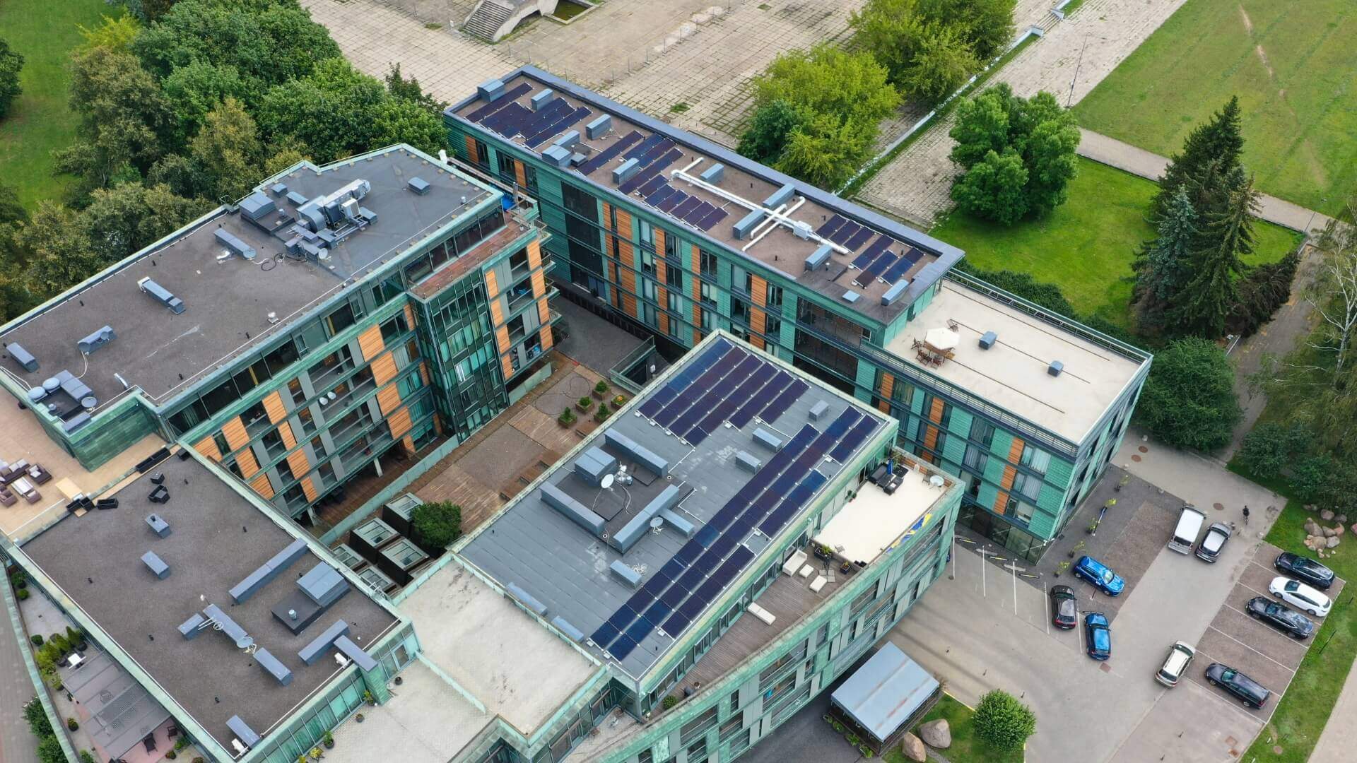 Saules elektrine ant Vilniaus Zalgirio baseino stogo