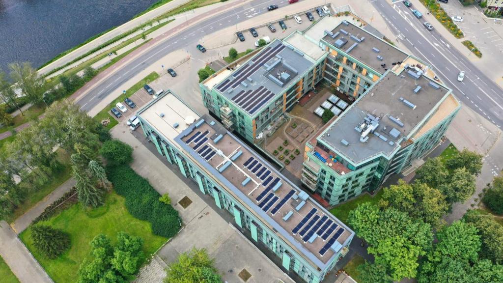 Saules elektrine ant Vilniaus Zalgirio baseino stogo