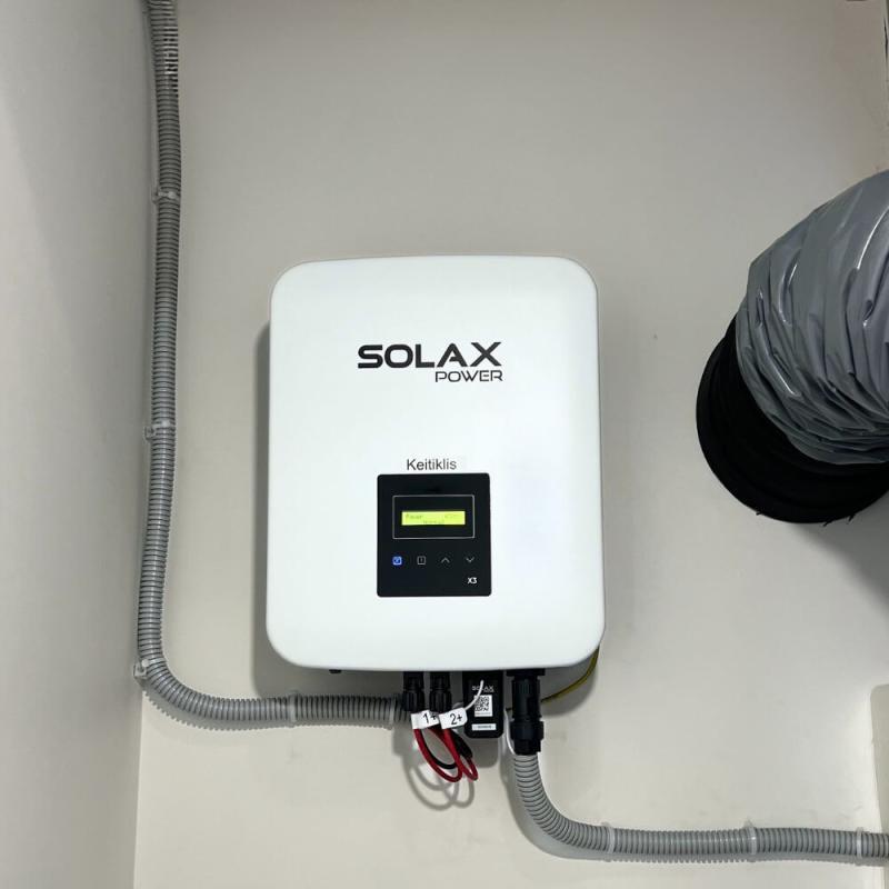 solax x3 mic galios keitiklis ant sienos