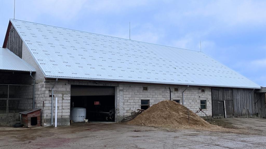 saulės elektrinės montavimo konstrukcija šiferiniam stogui