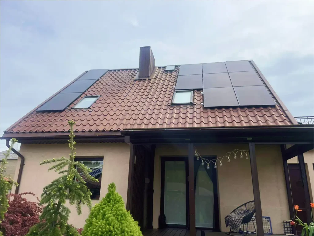 10 kW saulės elektrinė ant stogo