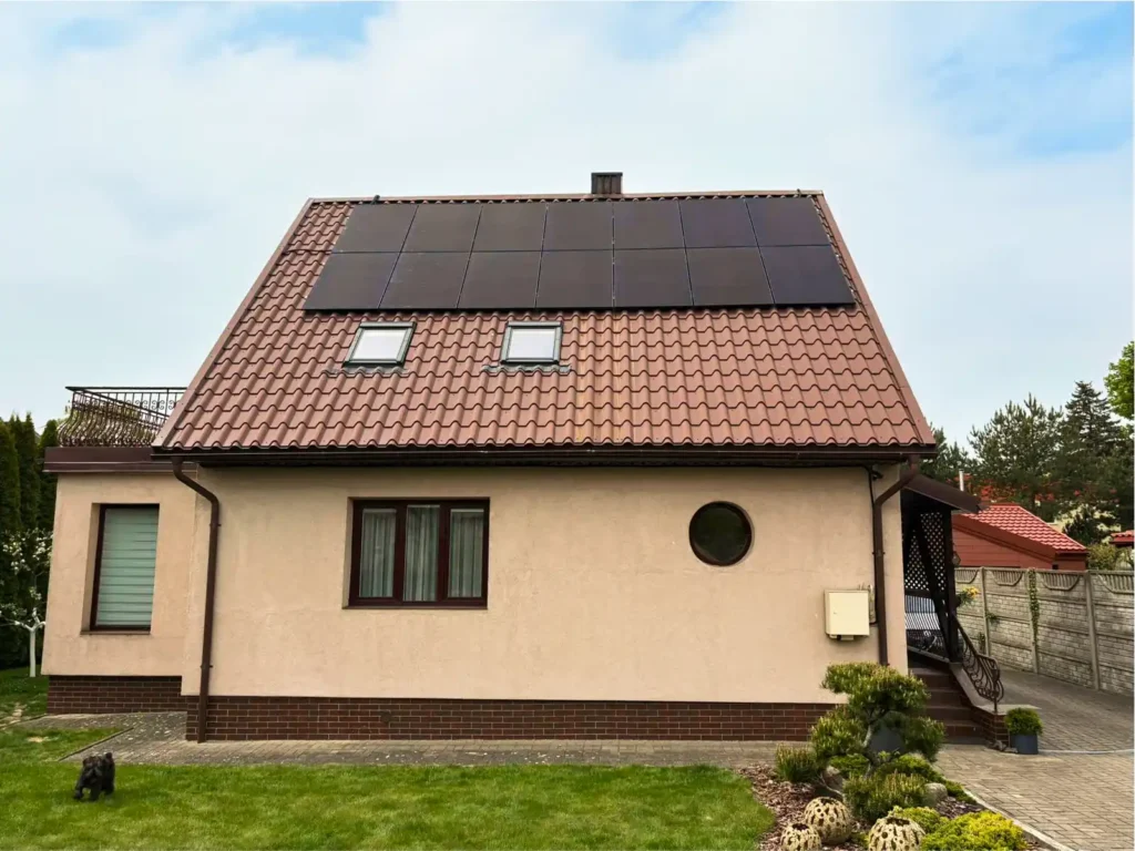 10 kW saulės elektrinė ant stogo