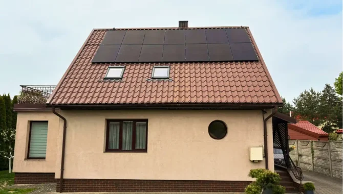 10 kW saulės elektrinė ant stogo