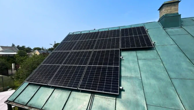 3 kW saulės elektrinės moduliai ant stogo