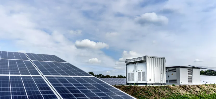 energijos kaupiklis kartu su saulės elektrine